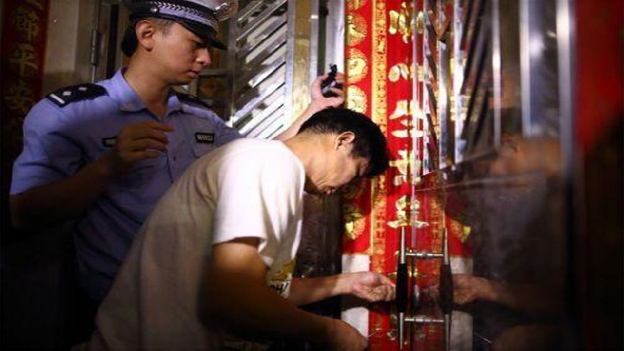 茂名请开锁师傅开了锁后，师傅